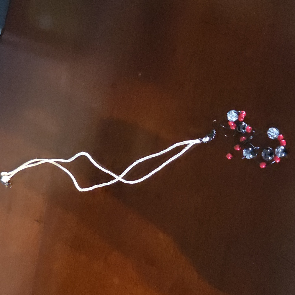 Elegant Red and Black Beaded Necklace - Picture 1 of 3